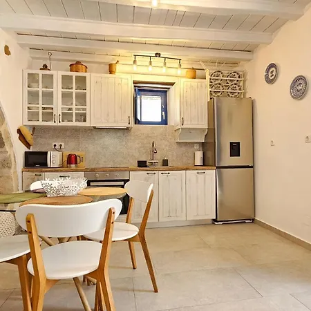 Marmara Traditional Plaka (Milos)