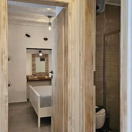 Marmara Traditional Apartment Plaka (Milos)