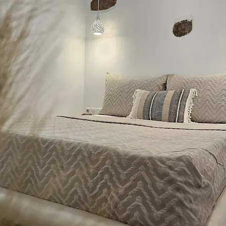 Marmara Traditional Apartment Plaka (Milos)