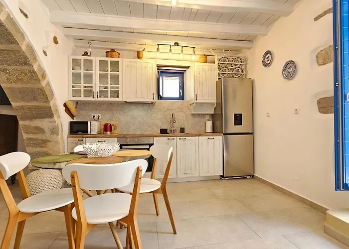 Marmara Traditional Plaka (Milos)