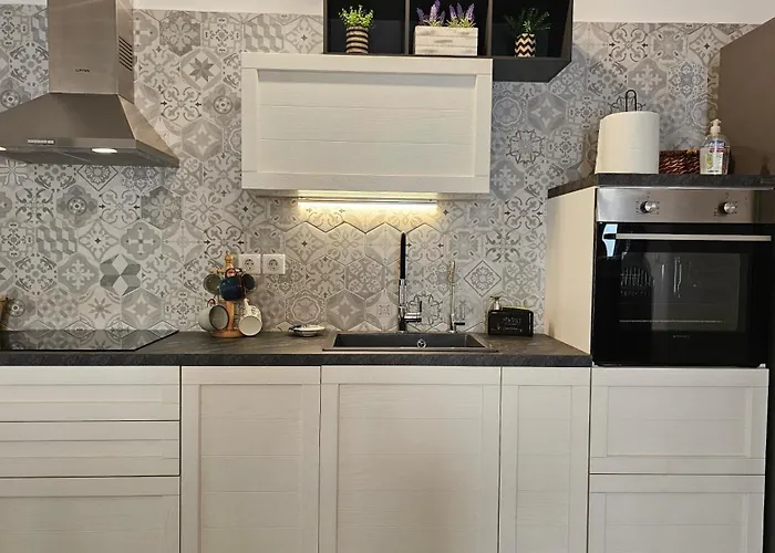 Marmara Traditional Plaka (Milos)