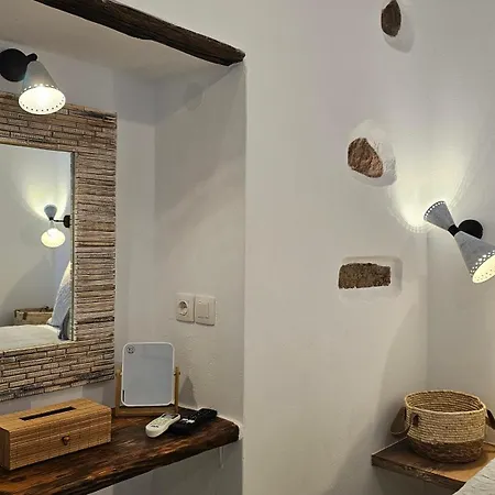 Marmara Traditional Plaka (Milos)